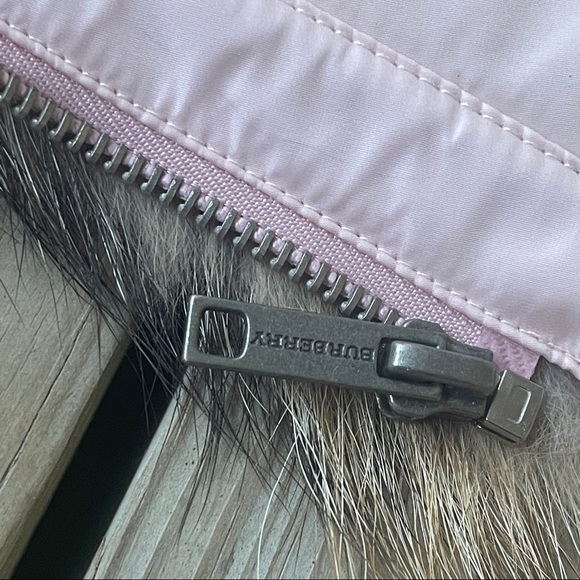 Burberry fox fur detachable collar pink zip 18” - Picture 8 of 8